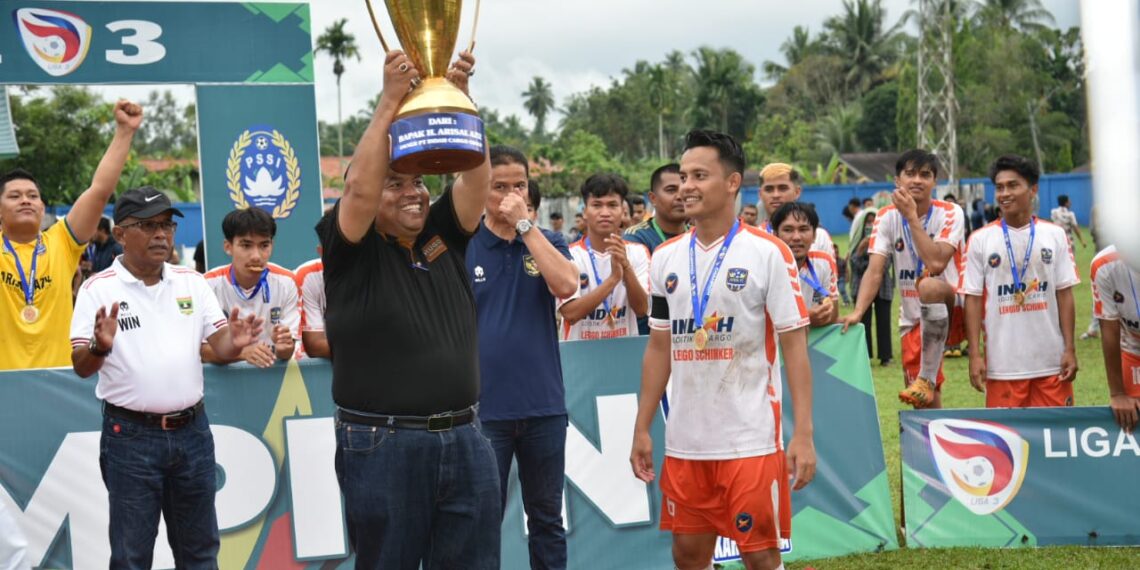 Bupati Padang Pariaman Suhatri Bur Hadiri Langsung Pertandingan Final Sepak Bola Liga 3 Sumatera Barat