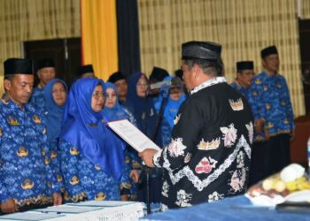 Bupati Lantik Kepala Sekolah dan Pengawas, Serukan Jangan Ada Benturan Dengan Komite