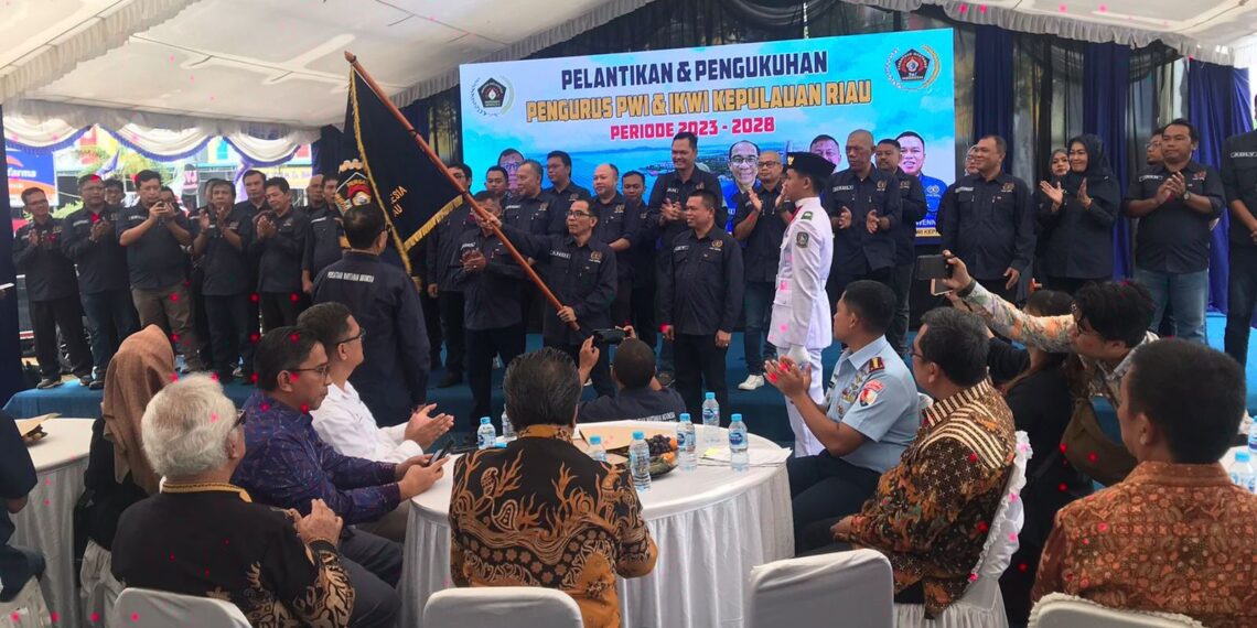Ketum Lantik & Kukuhkan Pengurus PWI Kepri Priode 2023-2028