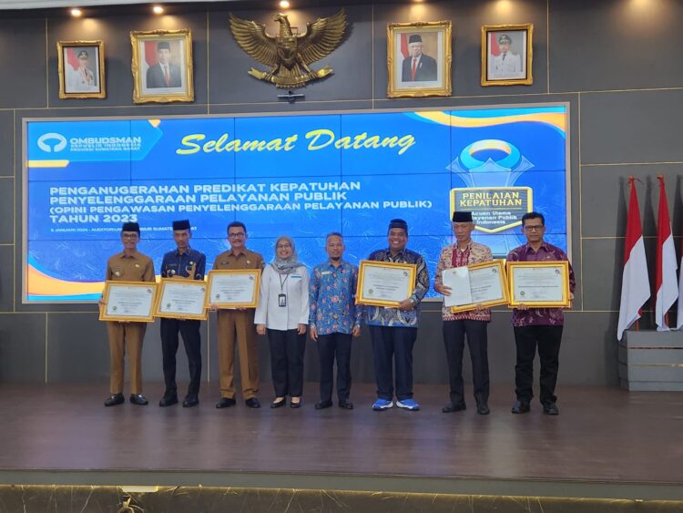 Padang Pariaman terima Anugerah Predikat Tinggi Kepatuhan Penyelenggaraan Pelayanan Publik tahun 2023.