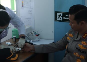 Sungguh Mulia Kapolres Bengkayang, Donorkan Darahnya Saat Mendapat Info Dari RSUD Ada Pasien Membutuhkan
