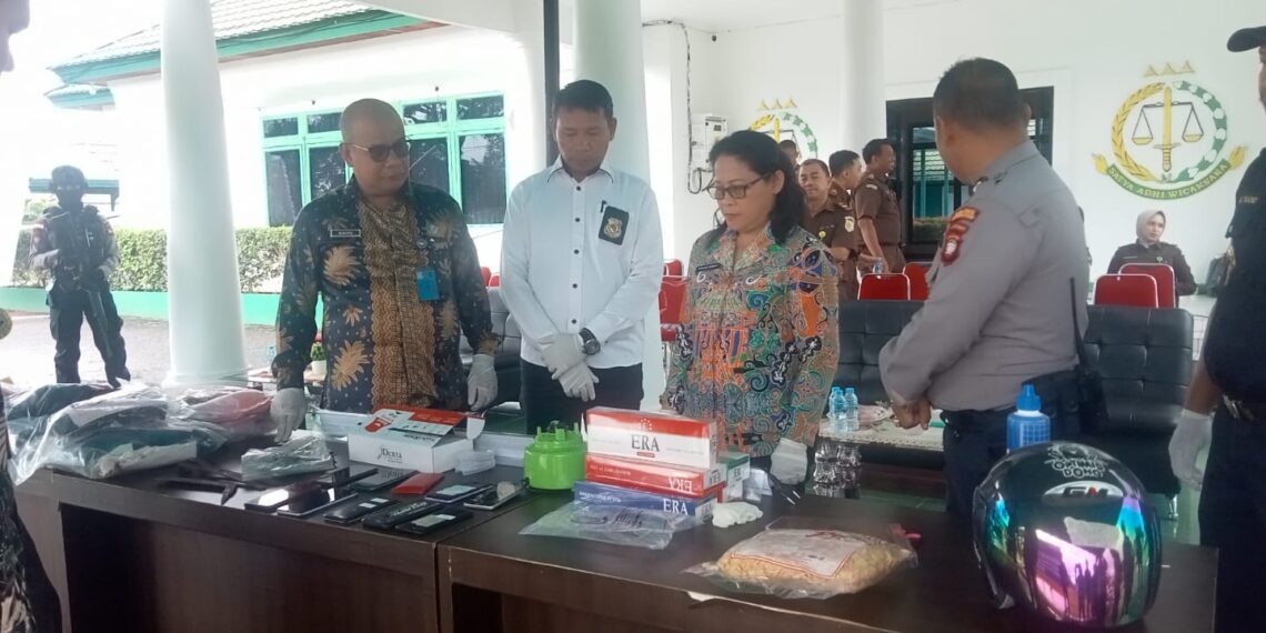 Kejaksaan Negeri Bengkayang Musnahkan Barang Bukti Perkara Telah Berkekuatan Hukum Tetap.