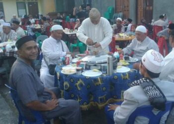 Pengurus Dan Jemaah Mesjid Al Ikhlas Gelar Berbuka Besama Terlihat Penuh Damai