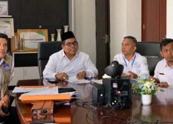 Bupati Paparkan Kondisi Padang Pariaman Pasca Banjir Dan Tanah Longsor  Dengan Menko PMK