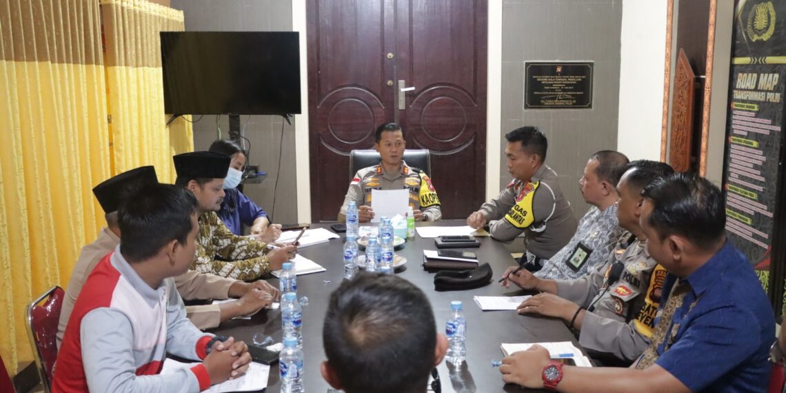 Pawai Obor Sambut Bulan Suci Ramadhan 1445 H, Kapolres Bengkayang Gelar Jum’at Curhat
