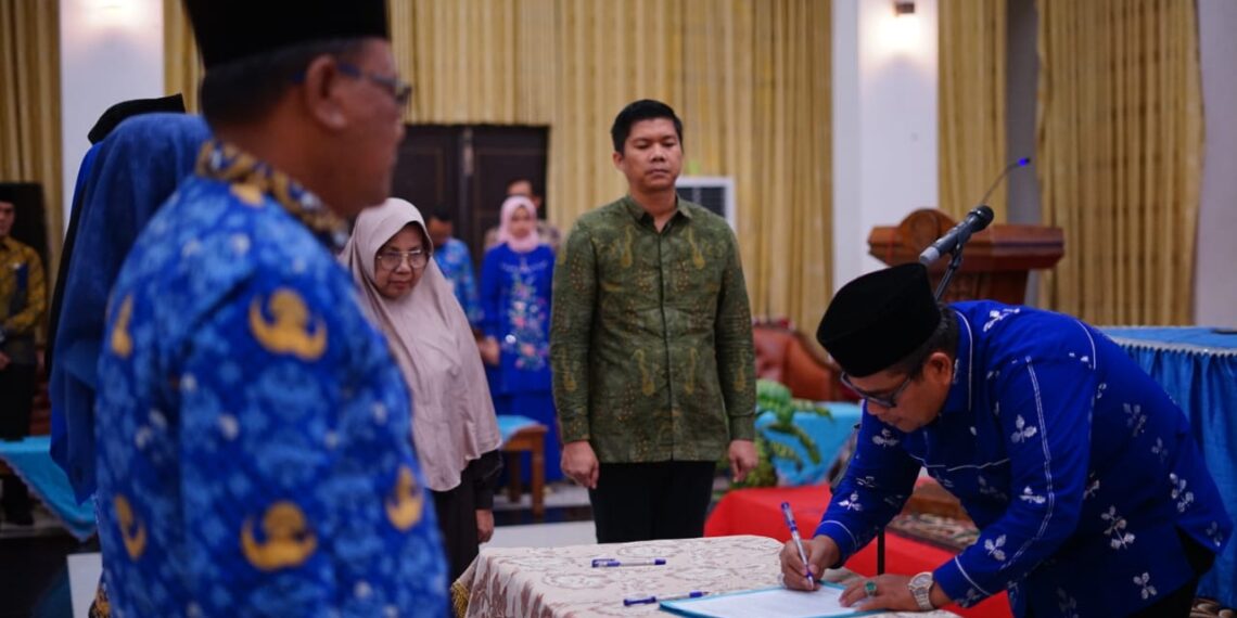 Rotasi & Mutasi Bupati Lantik 42 Pejabat Sejumlah Eselon di Lingkungan Pemkab Padang Pariaman