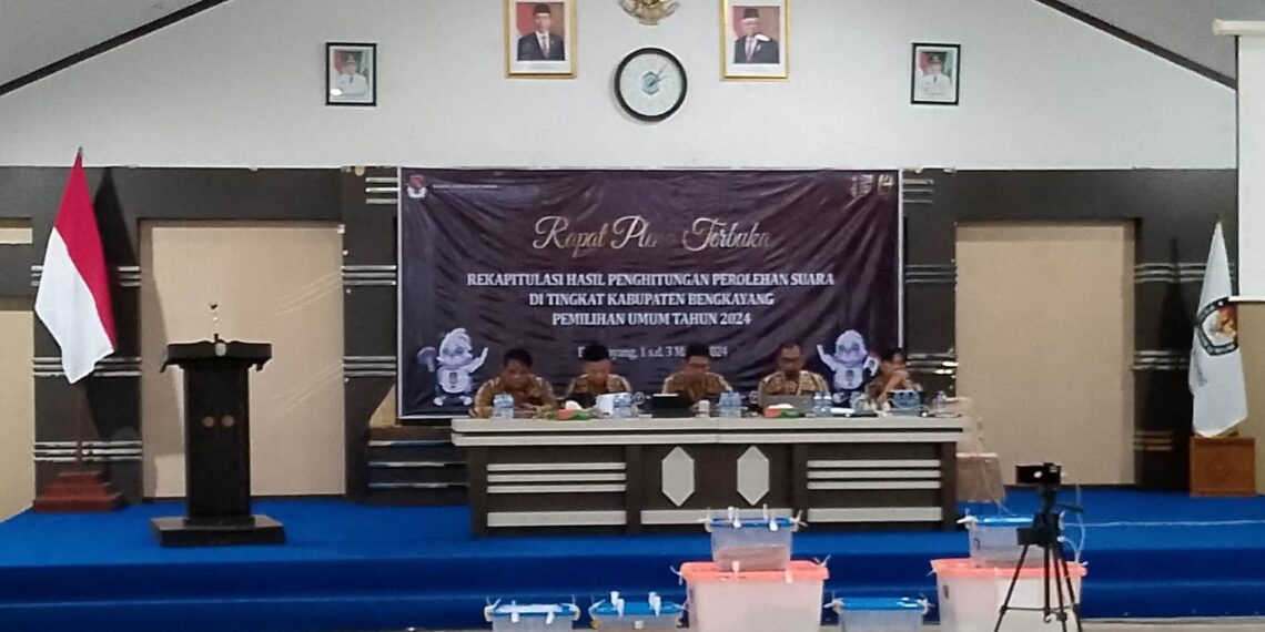 Ketua KPU Bengkayang Arogan Lecehkan Wartawan Saat Meliput Acara Rapat Pleno Rekapitulasi