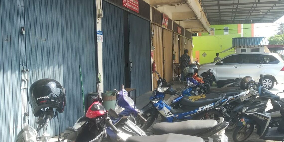 4 Pintu Ruko Dijadikan Gudang Apakah Tempat Penimbunan Barang Ilegal ?