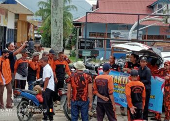 MPC PP Bengkayang Beri Bantuan56 Paket Sembako kepada Jukir Dan Petugas Kebersihan