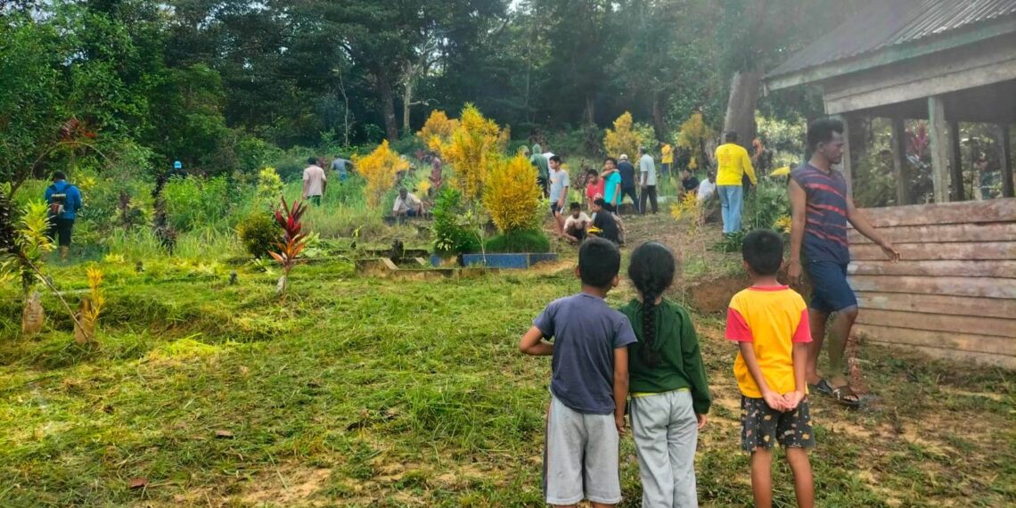 Jelang Masuknya Bulan Suci Ramadhan Warga Dusun II Desa Duara Goro Bersihkan TPU