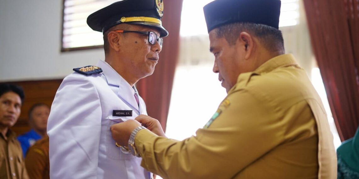 Suhatri Bur, hadiri Serah terima jabatan Camat 2 x 11 Enam lingkung & pelantikan Ketua TP PKK Kecamatan