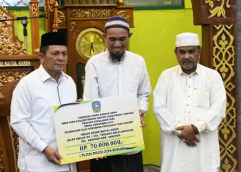 Kegiatan Rutin Safari Ramadhan Gubernur Ajak Masyarakat Berbuat Baik & Serahkan Sejumlah Bantuan