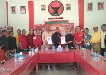 Darwis-Rizal Sebagai Paslon Bupati Dan Wabup Bengkayang Pertama Mendaftar Di DPC PDI-P