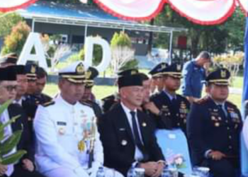 Wakil Bupati Natuna Terima Cenderamata Pada HUT TNI AU Ke-78