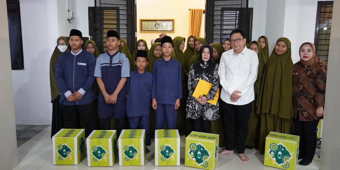 Kajati Kepri Yang Baru Gelar Buka Dengan Anak Yatim Piatu & Do’a Memasuki Rumah Dinasnya  