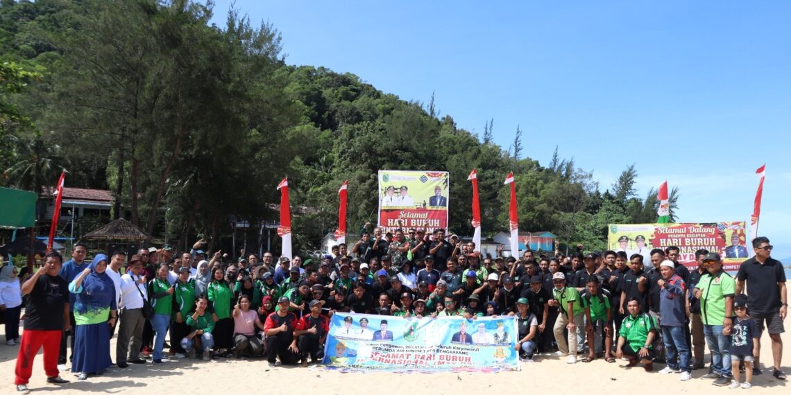 Ratusan Buruh di Bengkayang Peringati May Day 2024 dengan Senam Bersama