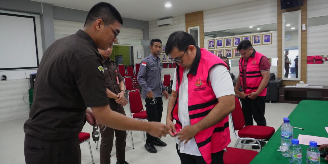 Dua Orang Tersangka Tindak Pidana Koroupsi Dijebloskan Kedalam Penjara