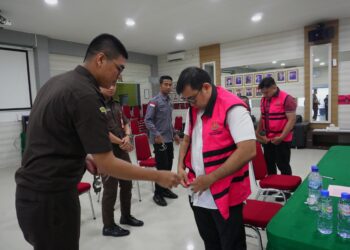 Dua Orang Tersangka Tindak Pidana Koroupsi Dijebloskan Kedalam Penjara