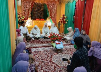 Sakral Budaya Muslim Khataman Qur’an Bagi Mempelai Perempuan Sebelum Naik Pelaminan