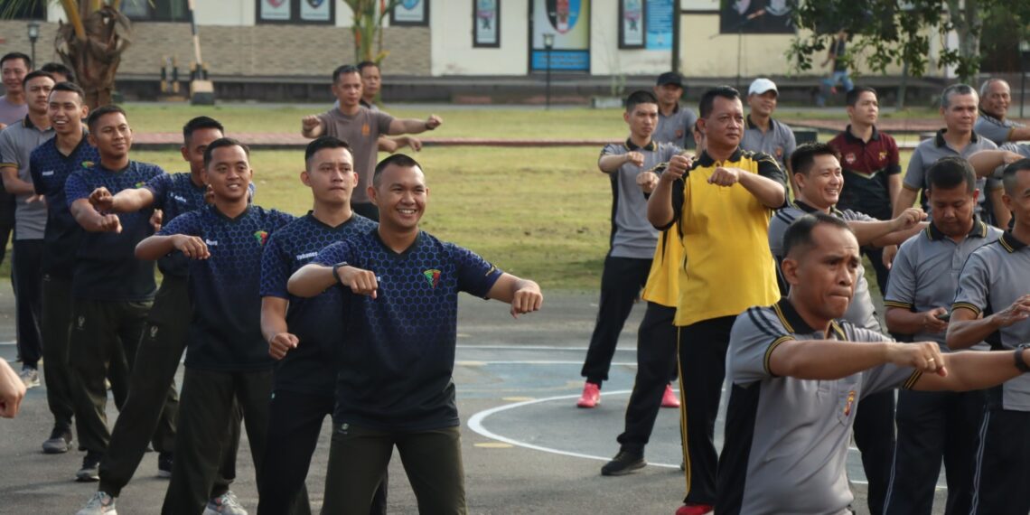 HUT Bhayangkara ke-78, Polres Bengkayang Lakukan Giat Olahraga Bersama Personel TNI AD