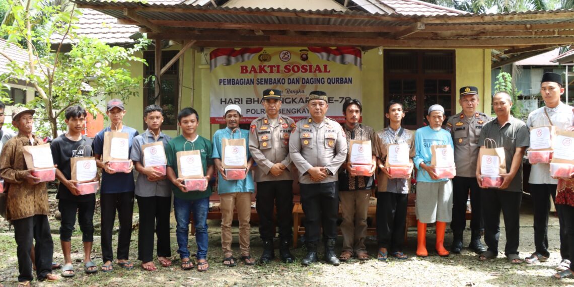 Pada Momen Idul Adha 1445 H Jelang Hari Bhayangkara ke-78, Polres Bengkayang Gelar Kegiatan Sosial