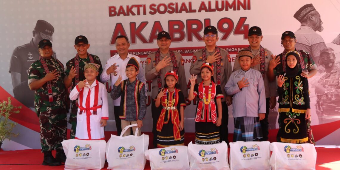 Kapolda Kalbar Bersama Alumni AKABRI 94 Resmikan Sumur Bor Sebagai Sumber Air Bersih di Kabupaten Bengkayang