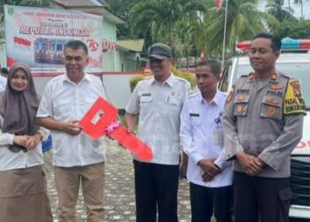 Optimalkan Pelayanan Kesehatan di Pukesmas, Bupati Natuna Serahkan Mobil Ambulance.