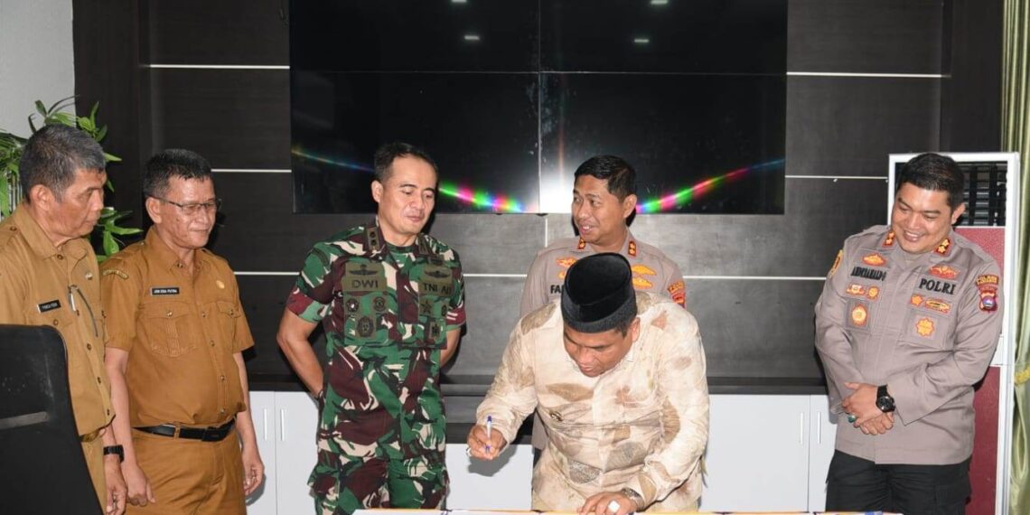 Bupati Tandatangani Naskah Perjanjian Dana Hibah (NPHD) Pengamanan Pilkada Tahun 2024