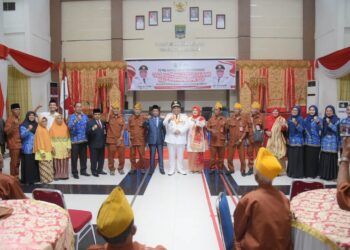 Bupati Serahkan Uang Tunai Dan Seragam Baru Bagi Legiun Veteran, Sebagai Tanda Tali Asih