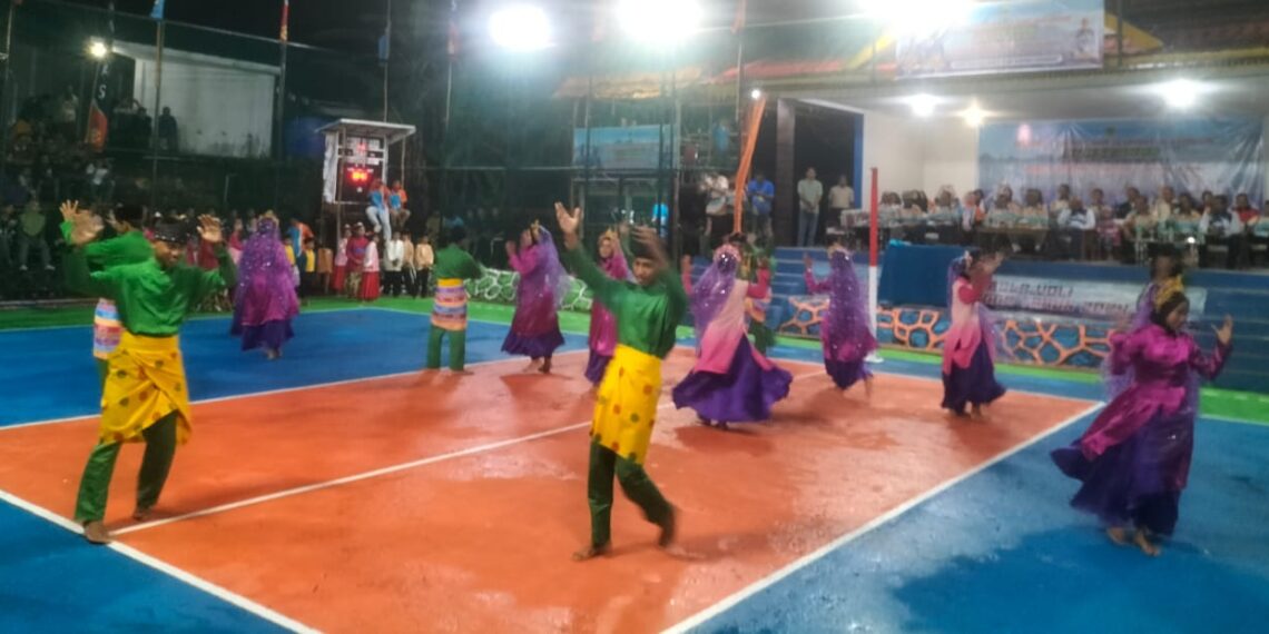 Para Peserta Turnamen Bola Voli Usaha Keras Rebut Piala Bupati Lingga Tahun 2024