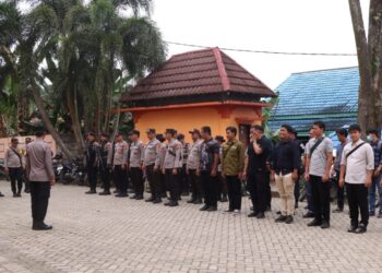 Polres Bengkayang Amankan Jalannya Rapat Pleno KPU Pengundian Nomor Urut Paslon Bupati dan Wakil Bupati.