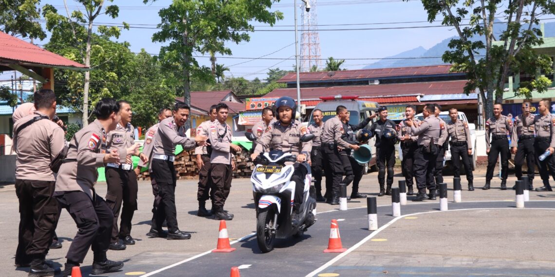 Lomba Safety Riding Dalam Peringatan Hari Lalu Lintas Bhayangkara ke-69 di Polres Bengkayang