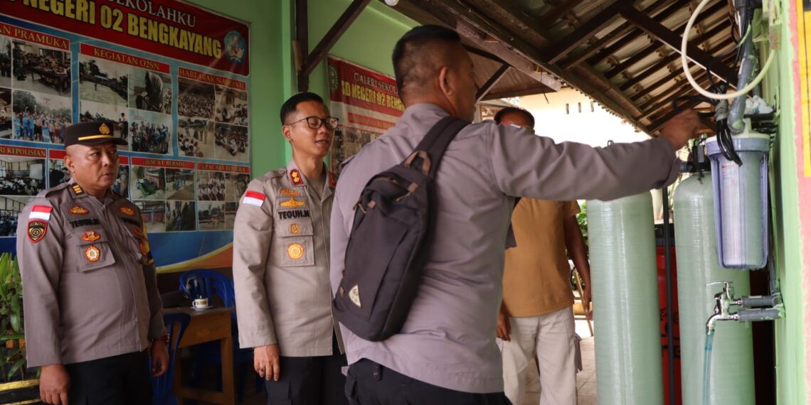 Kapolres Bengkayang Tinjau Sumur Bor dan Filtrasi Air Bersih di Sekolah