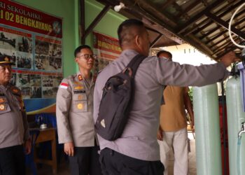 Kapolres Bengkayang Tinjau Sumur Bor dan Filtrasi Air Bersih di Sekolah