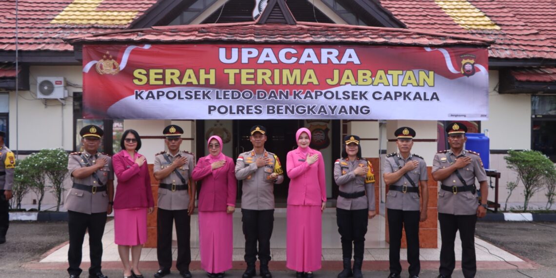 Kapolres Bengkayang Gelar Upacara Serah Terima Jabatan Kapolsek Ledo dan Kapolsek Capkala