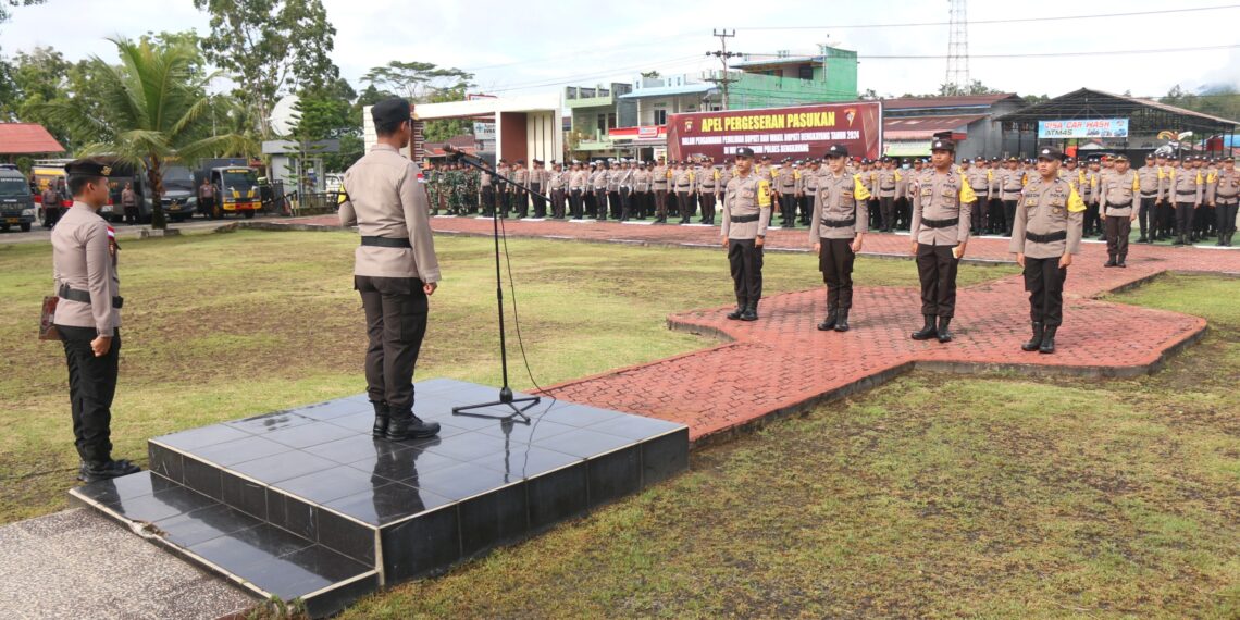 Kapolres Bengkayang Pimpin Apel Pergeseran Pasukan Untuk Pengamanan TPS