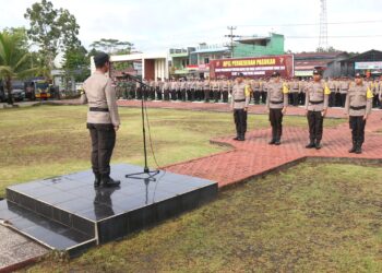 Kapolres Bengkayang Pimpin Apel Pergeseran Pasukan Untuk Pengamanan TPS