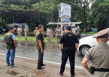 KPU Padang Pariaman Bersama Bawaslu Tertibkan APK Calon Bupati dan Wakil Bupati