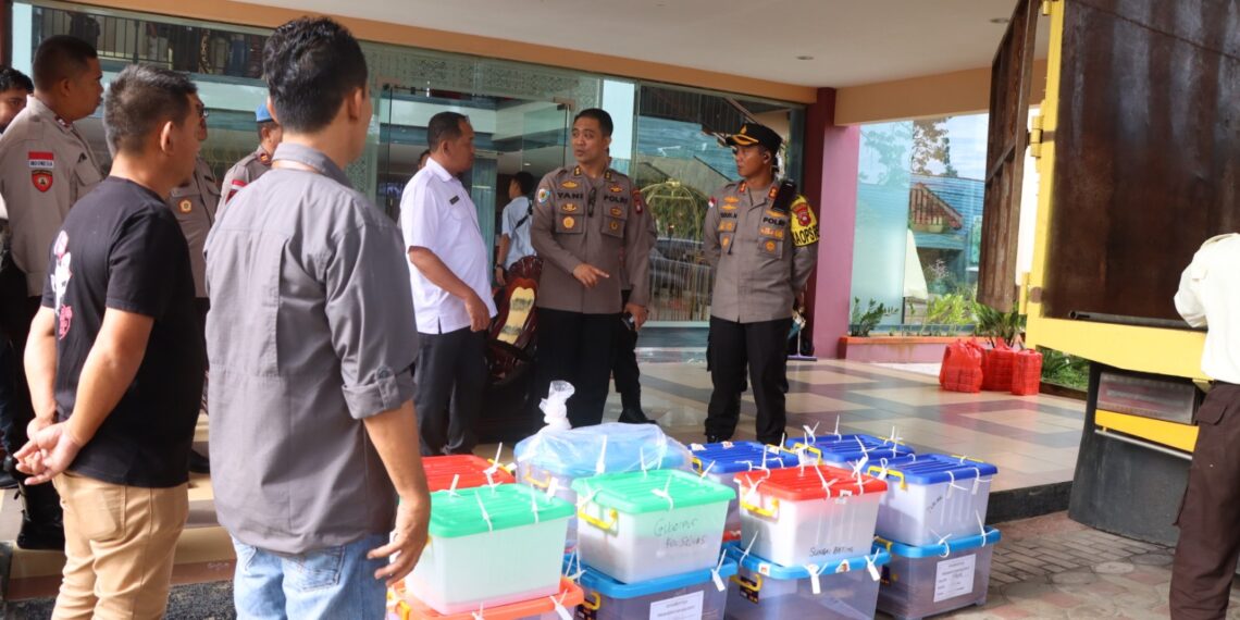 Kapolres Bengkayang Pimpin Pengamanan Rapat Pleno Rekapitulasi Suara Pilkada 2024