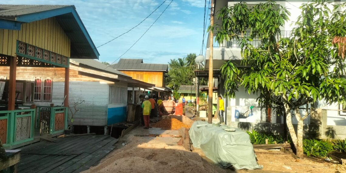 Pemerintah Desa Duara Bangun Jalan Menuju SD Ngeri 002 Lingga Utara.