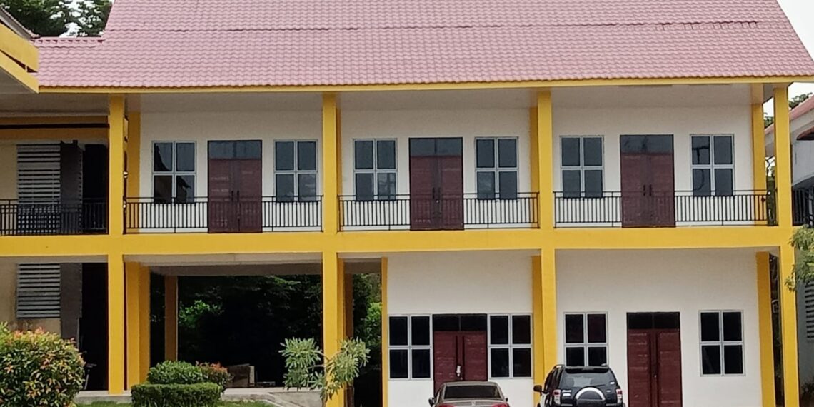 Proyek Gedung Penghubung Disdik Kepri Telan Biaya 1,3 M Lebih Tiangnya Miring Atap Tidak Rapi