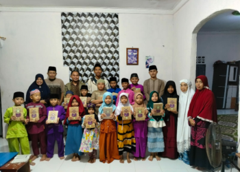 Yayasan Amal Malaysia Berikan bantuan Al-Qur’an kepada TPQ AL Anshar Air Batu