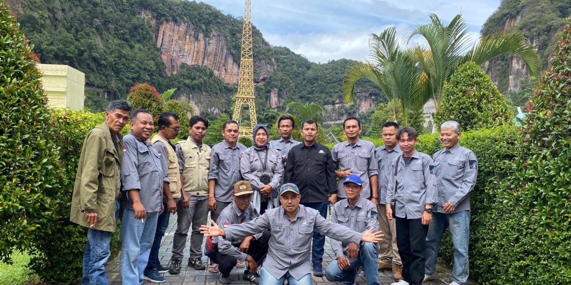 Forum Wartawan Parlemen Padang Pariaman Gelar Study Tour ke Harau dan Bukittinggi