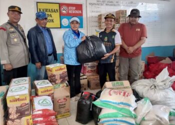 Anggota DPRD Provinsi Kalbar Dari Fraksi Demokrat, Bantu Para Korban Terdampak Banjir