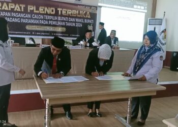 Rapat Pleno KPU Padang Pariaman Tetapkan John Kenedy Aziz & Rahmat Hidayat Sebagai Bupati Dan Wakil Bupati Priode 2025-2030