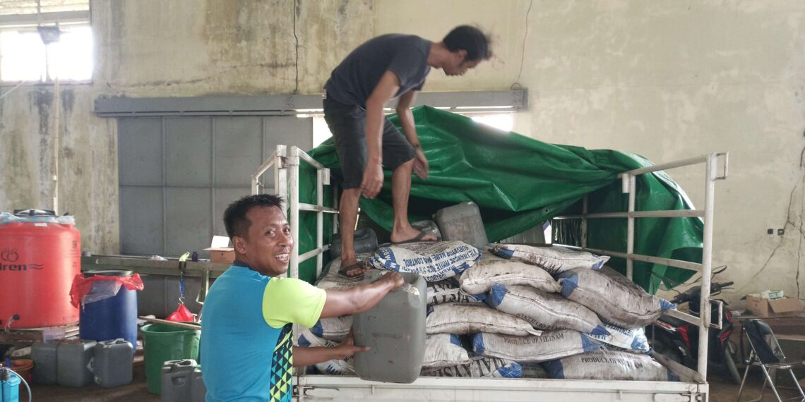 Pengolahan dan Pengepakan Pupuk Organik Mikroba Google di Bengkayang