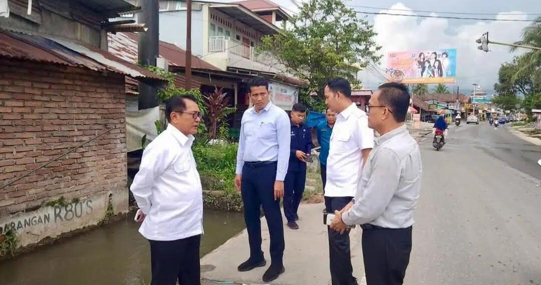 Masyarakat Sicincin Keluhkan Banjir, Bupati JKA Perintahkan Kadis PU Perbaiki Drainase