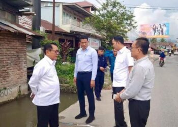 Masyarakat Sicincin Keluhkan Banjir, Bupati JKA Perintahkan Kadis PU Perbaiki Drainase