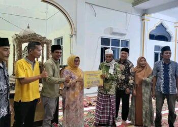 Dalam Rangka Safari Ramadhan Anggota DPRD Sumbar Siti Azis Kunjungi Masjid Al Ikhsan