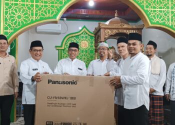 Sejak Dilantik Jadi Bupati JKA-Rahmat Tunaikan Niatnya Sholat Jum’at Perdana Di Masjid Nurul Haq